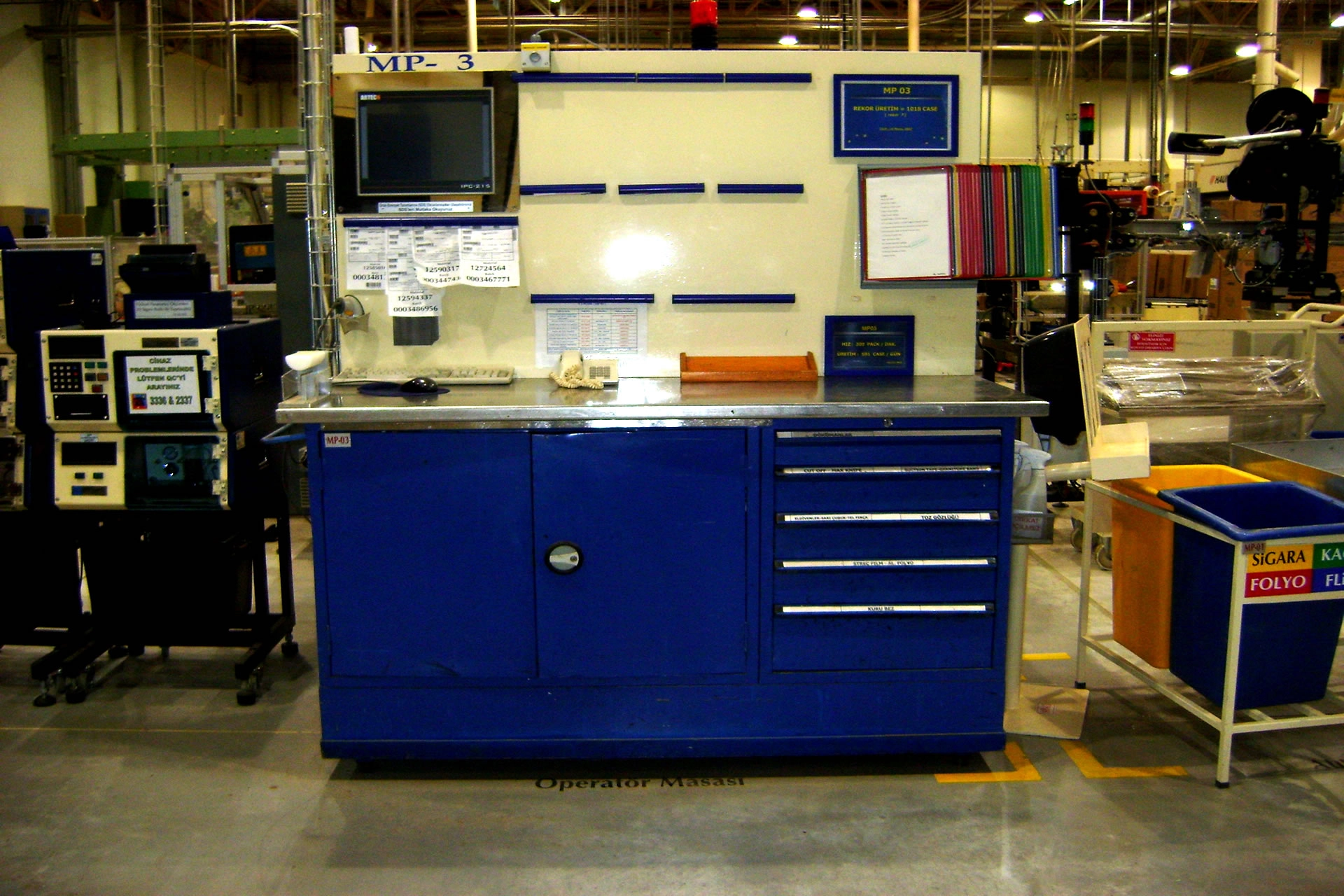 maker and packer operator's desk